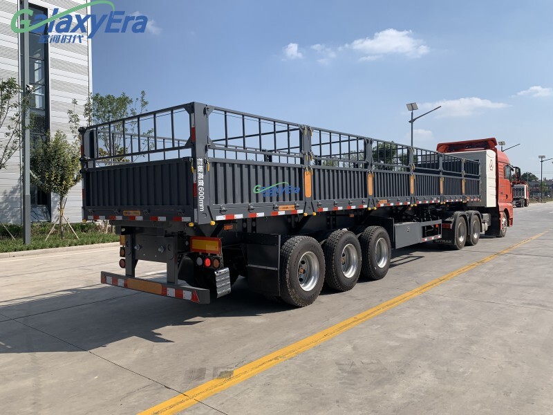 Semi-remorque à déchargement latéral