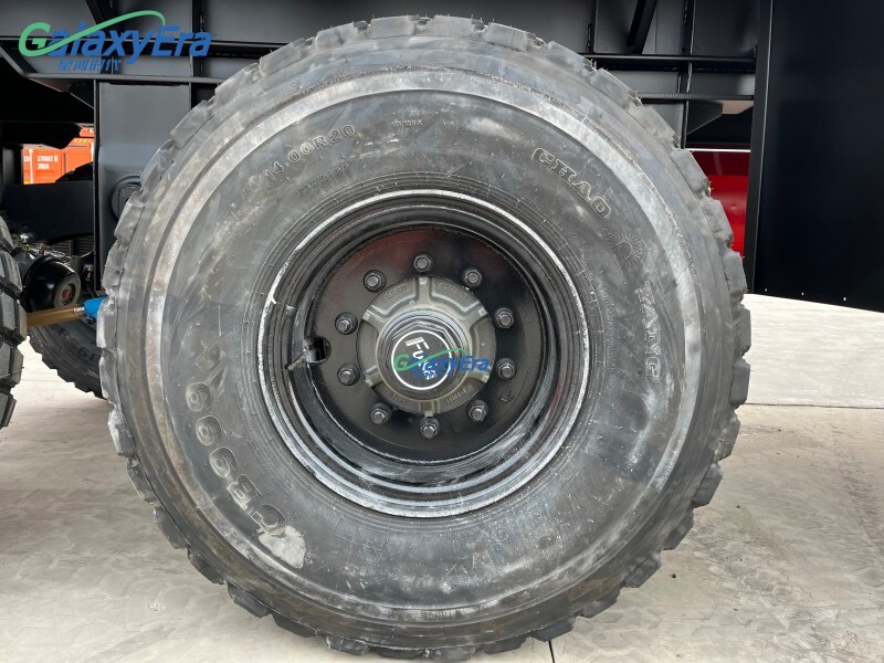 Semi-remorque à parois latérales