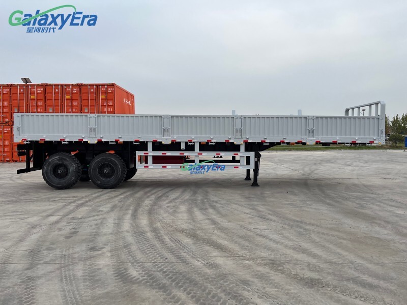 Semi-remorque à parois latérales