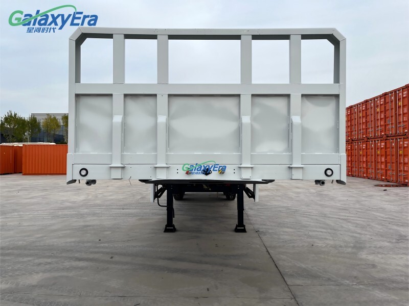 Semi-remorque à parois latérales