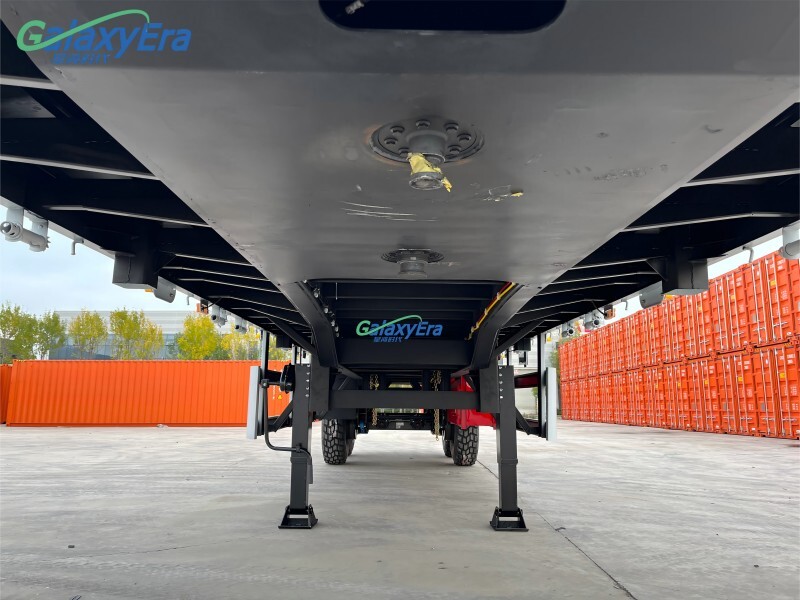 Semi-remorque à parois latérales