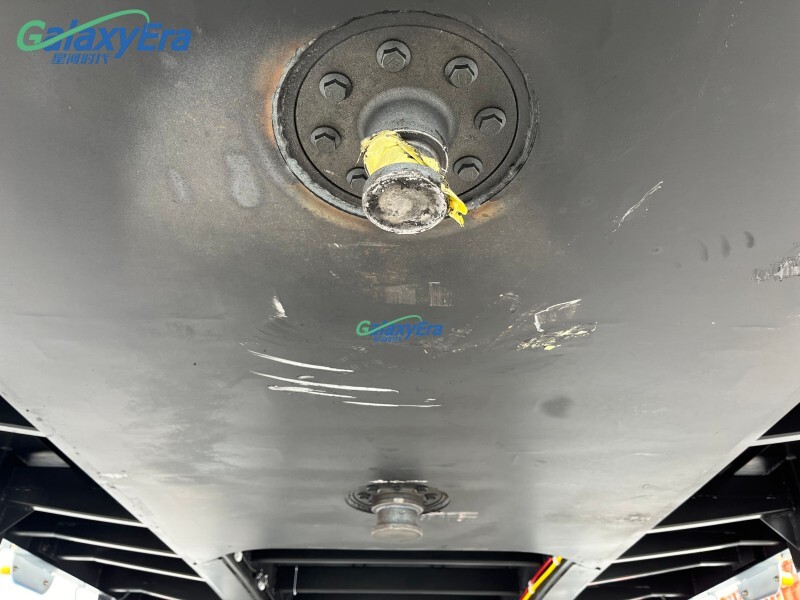 Semi-remorque à parois latérales