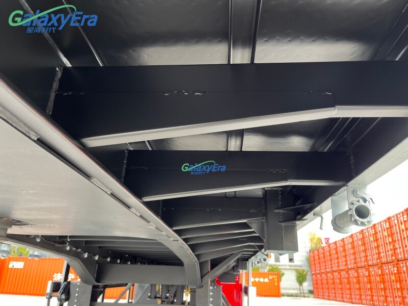 Semi-remorque à parois latérales