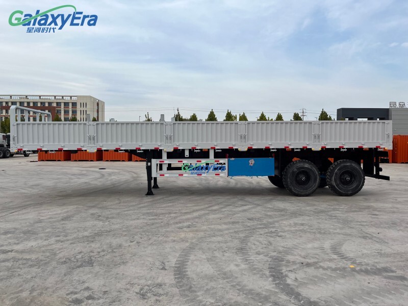 Semi-remorque à parois latérales