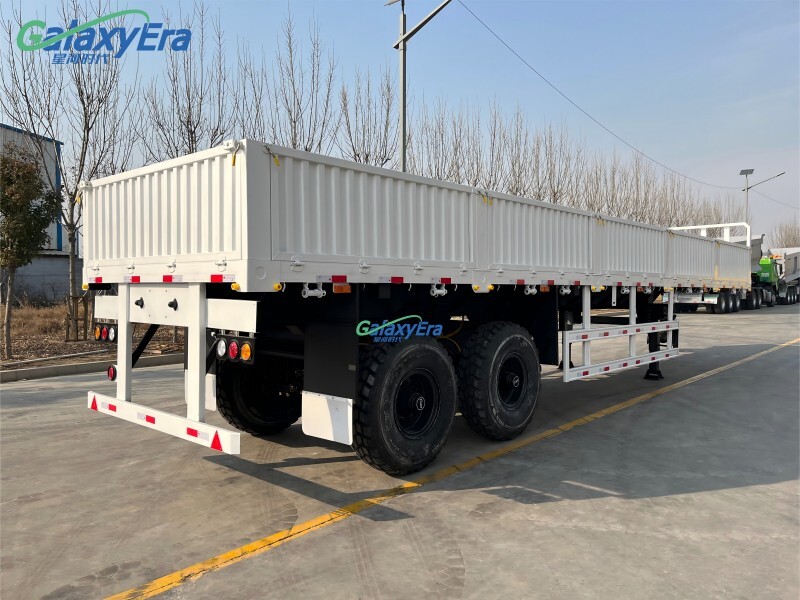 Semi-remorque à parois latérales