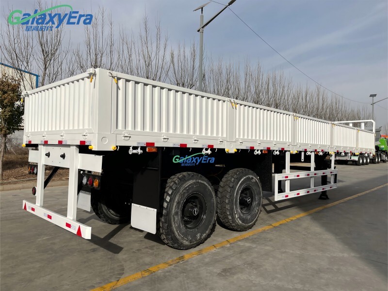 Semi-remorque à parois latérales