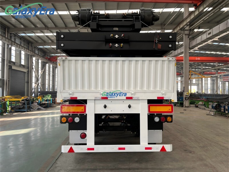 Semi-remorque à parois latérales