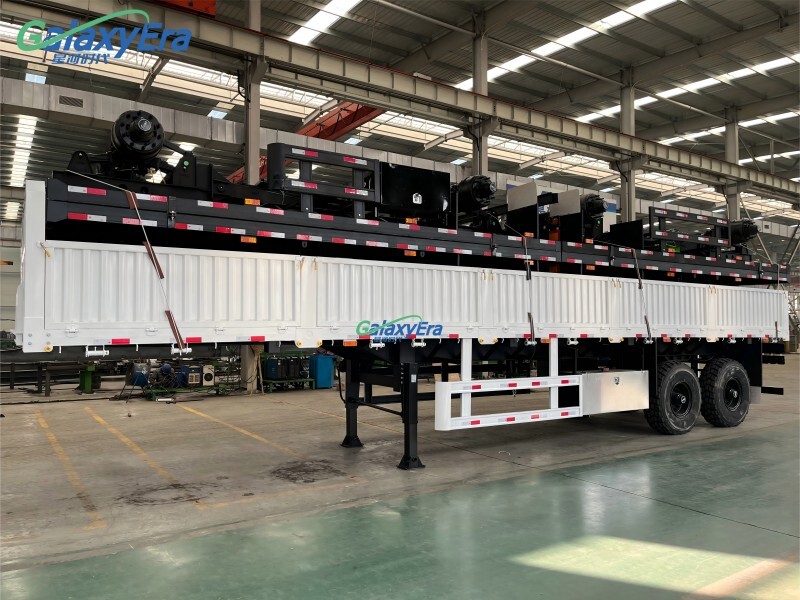 Semi-remorque à parois latérales