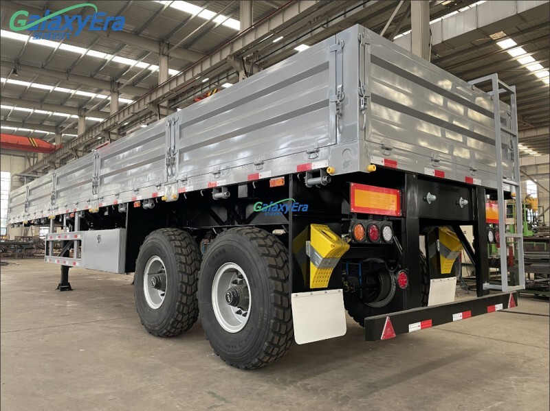 Remorque à parois latérales