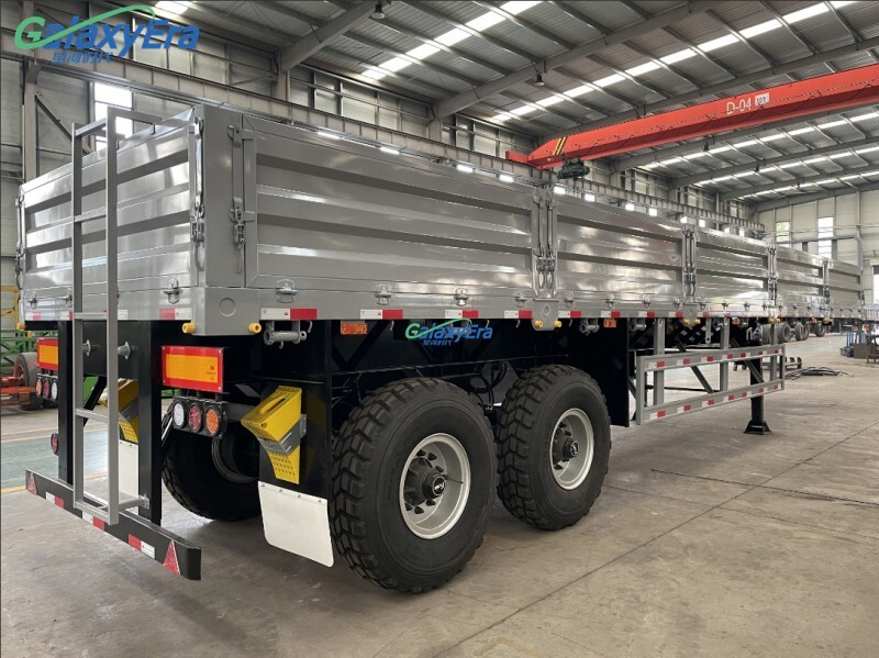 Remorque à parois latérales