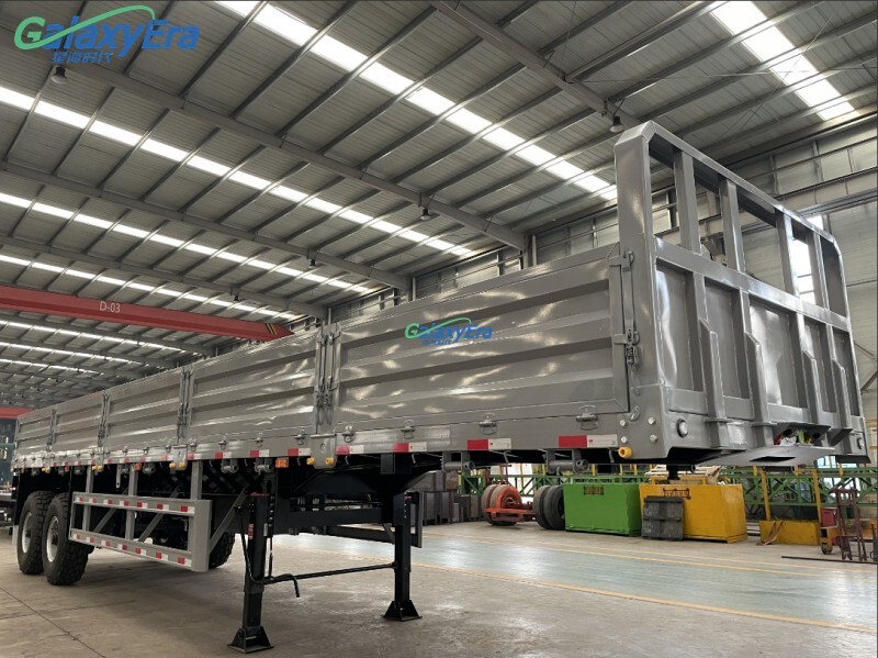 Remorque à parois latérales