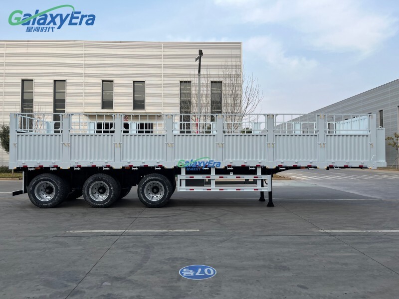 Remorque de transport à clôture semi