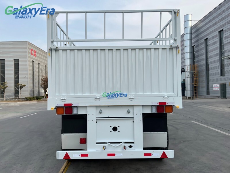 Remorque de transport à clôture semi