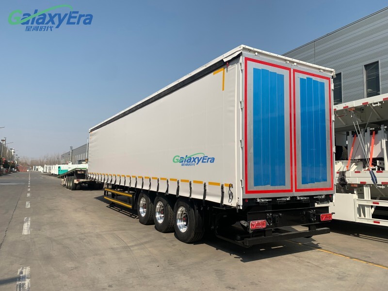 Semi-remorque à rideaux latéraux