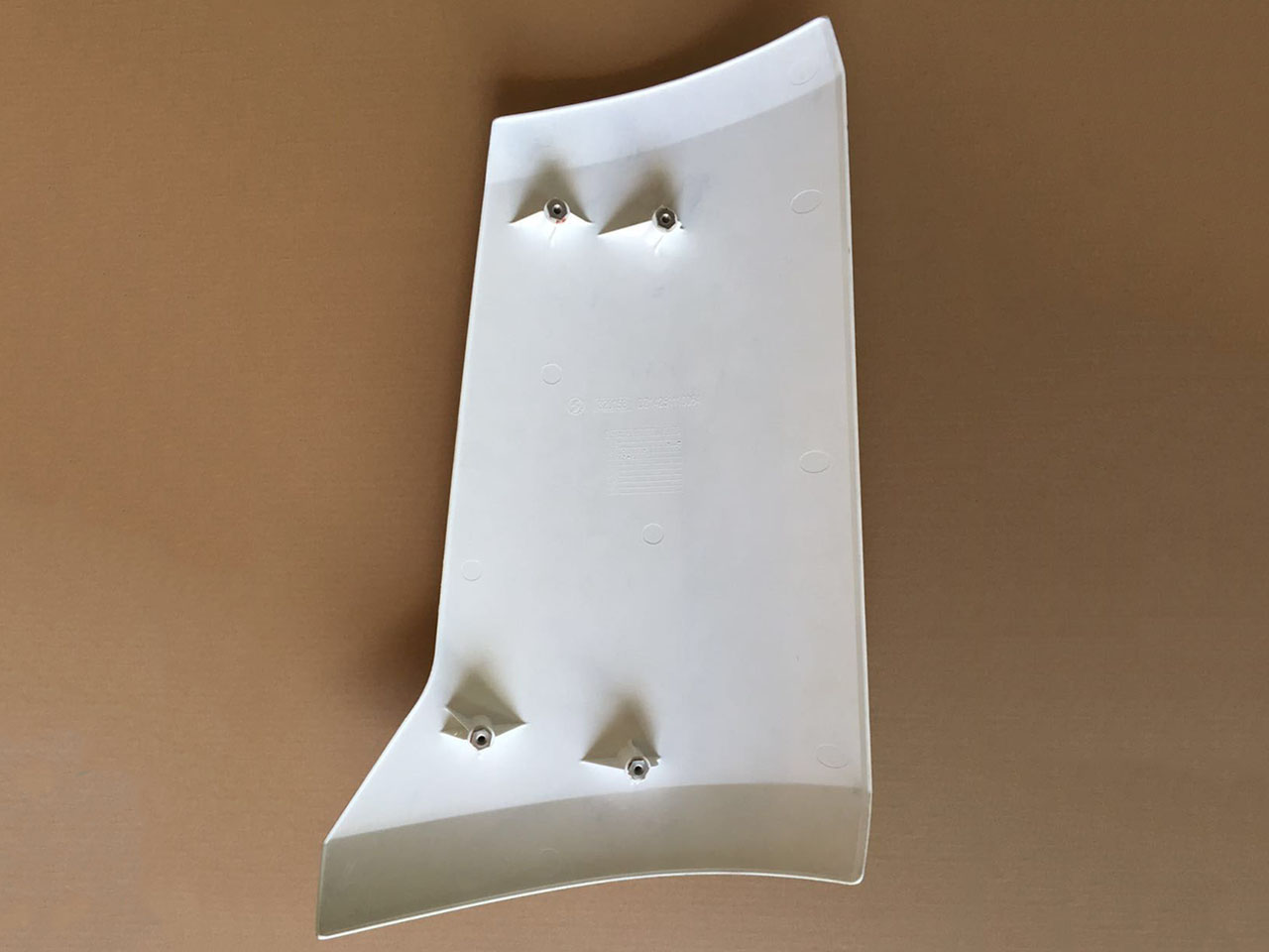 Right deflector outer plate