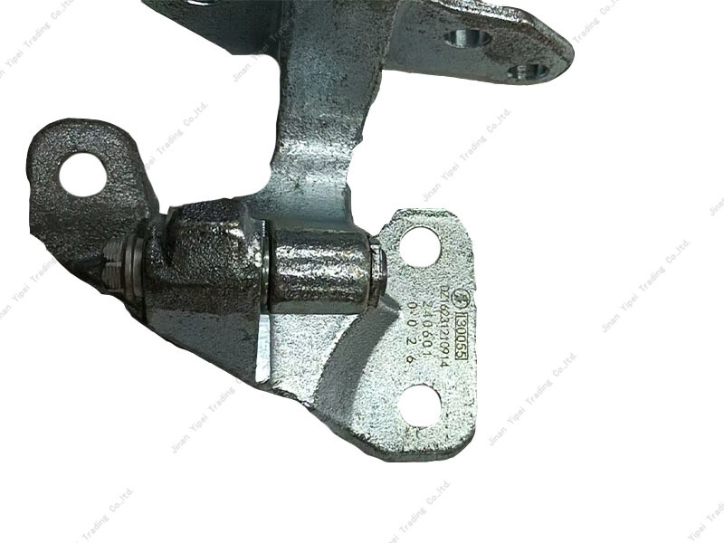 Right door lower hinge