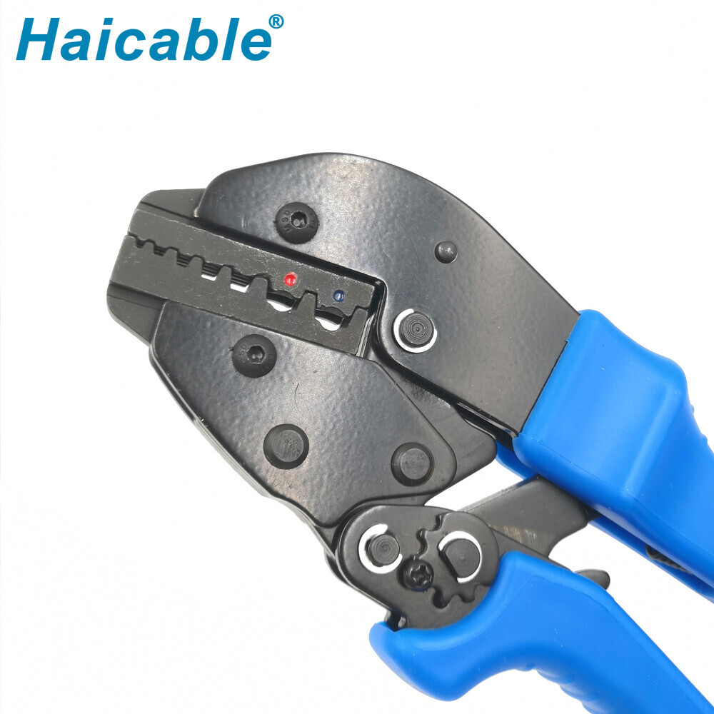 Herramienta de prensado para fundas terminales y terminales aislados AP-06WF2C