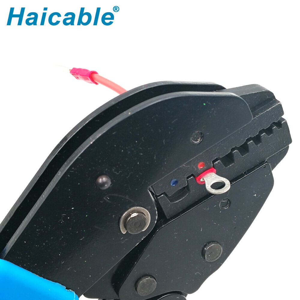 Herramienta de prensado para fundas terminales y terminales aislados AP-06WF2C