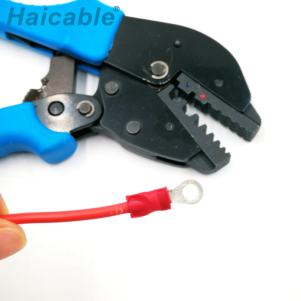 Herramienta de prensado para fundas terminales y terminales aislados AP-06WF2C