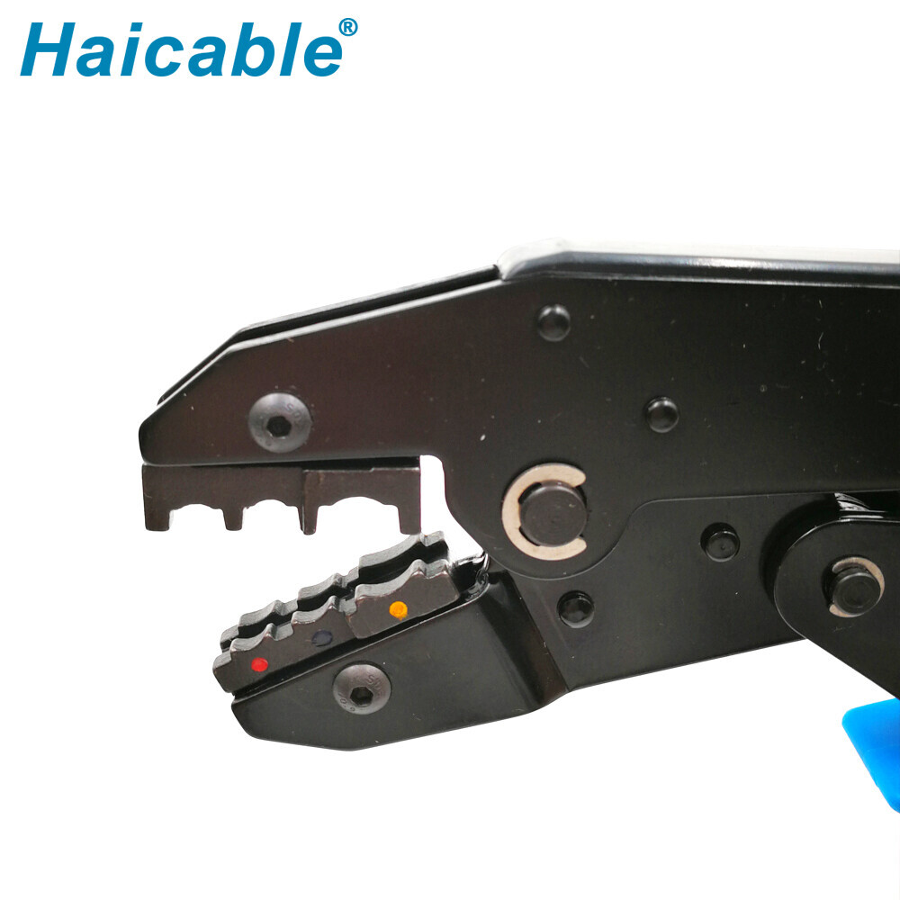 Terminales y conectores aislados y herramientas de crimpado LX-03C