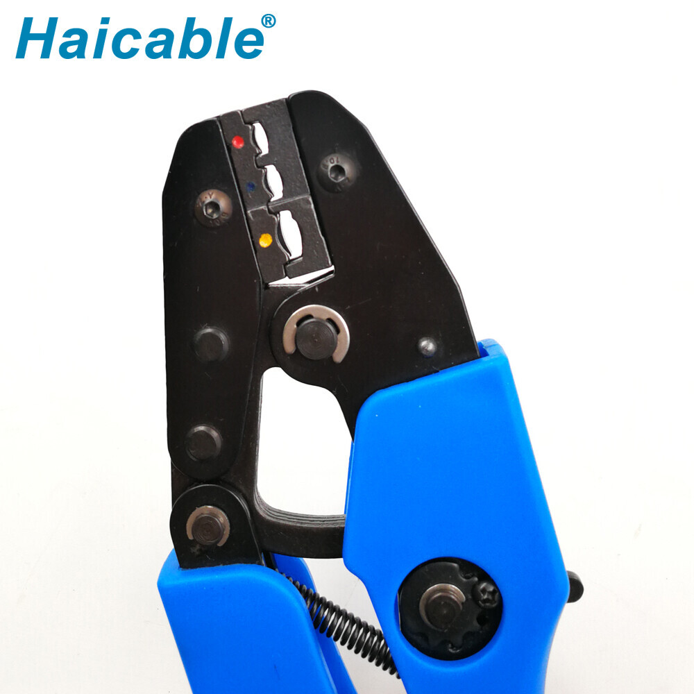 Terminales aislados y herramientas de prensado para conectores AN-03C