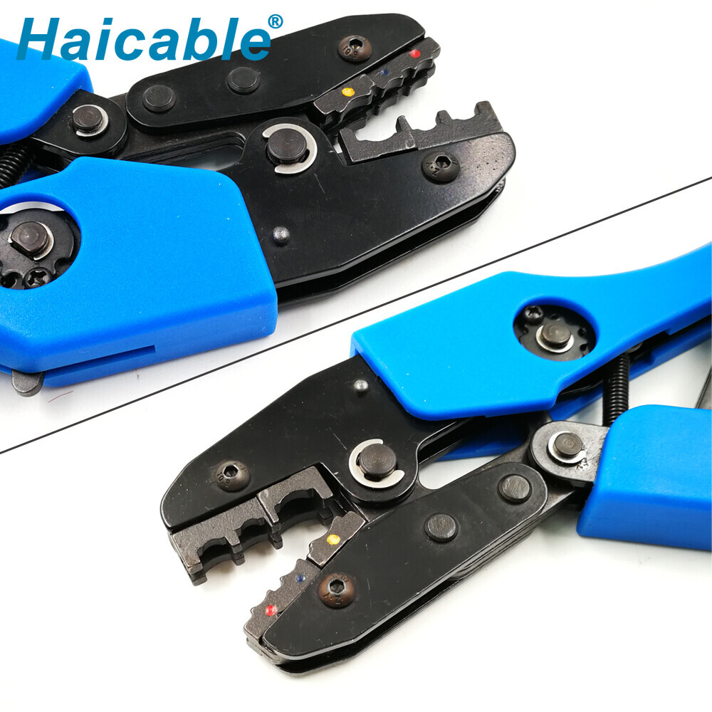 Terminales aislados y herramientas de prensado para conectores AN-03C