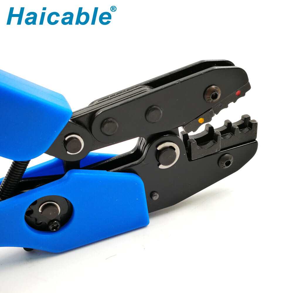 Terminales aislados y herramientas de prensado para conectores AN-03C