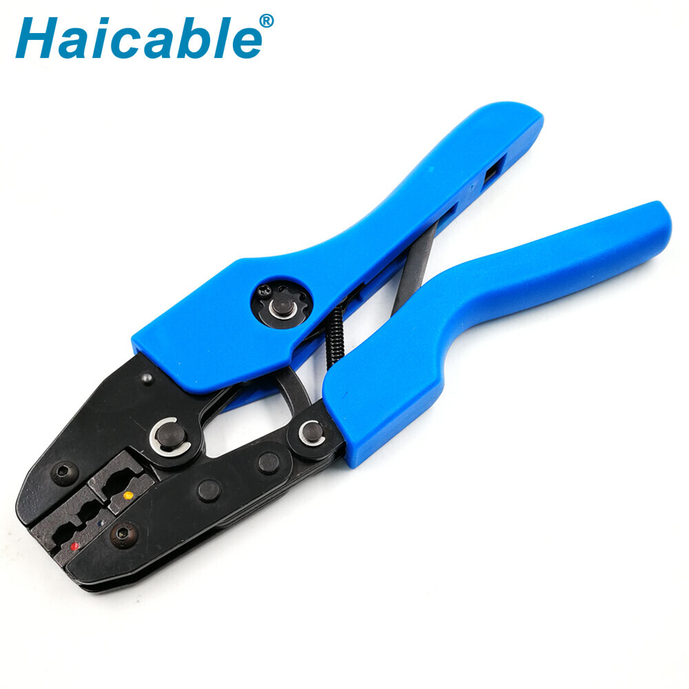 Terminales aislados y herramientas de prensado para conectores AN-03C