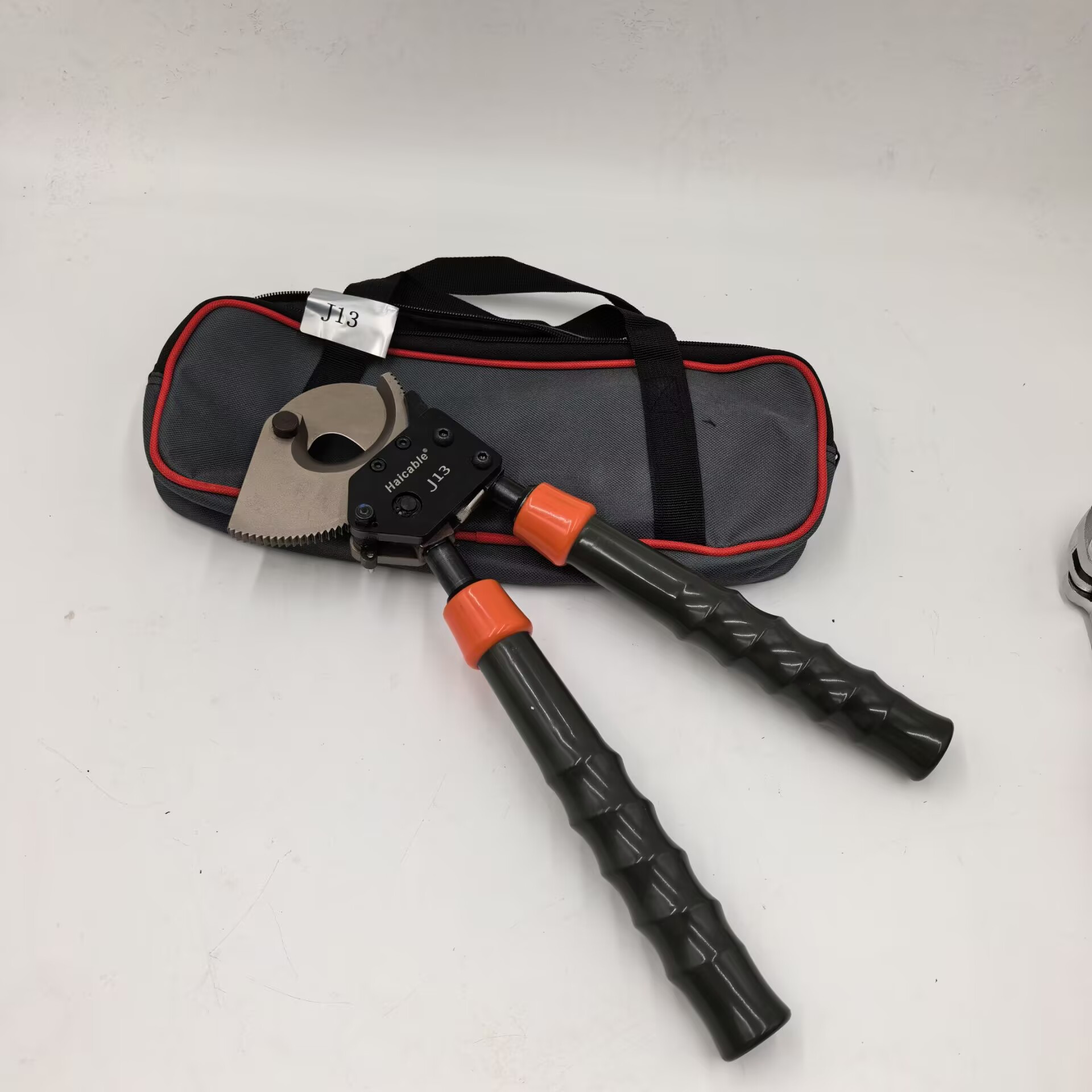 Cortador de alambre de acero trenzado de 150mm² máx. J13