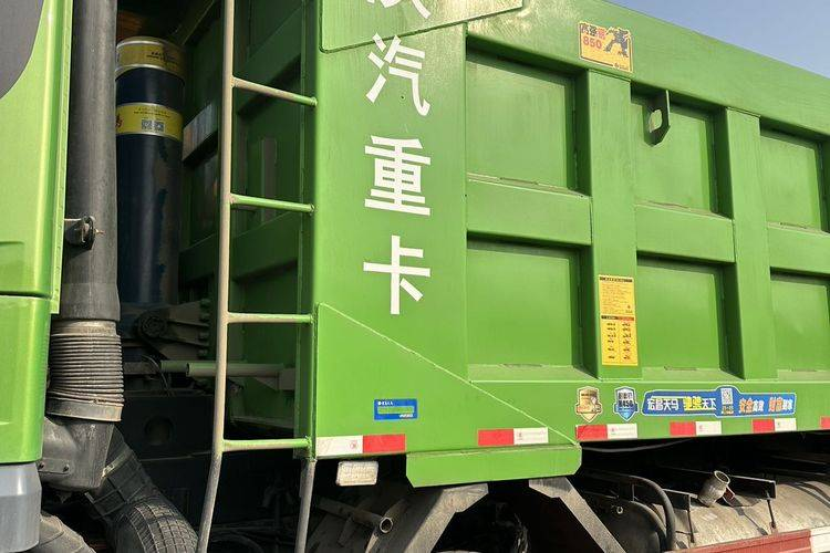 Delong X3000 550hp 8x4 8-meter dump truck