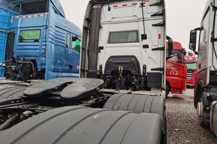 Shaanxi Automobile Delong X6000 Heavy Truck, 610hp, 6x4, AMT automatic transmission, dual-drive, Weichai used tractor truck.