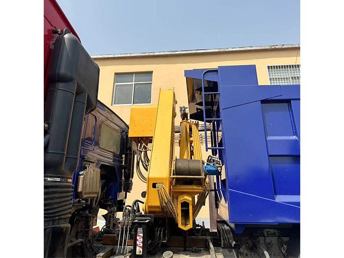 HOWO Camion à benne basculante avec grue à flèche pliante