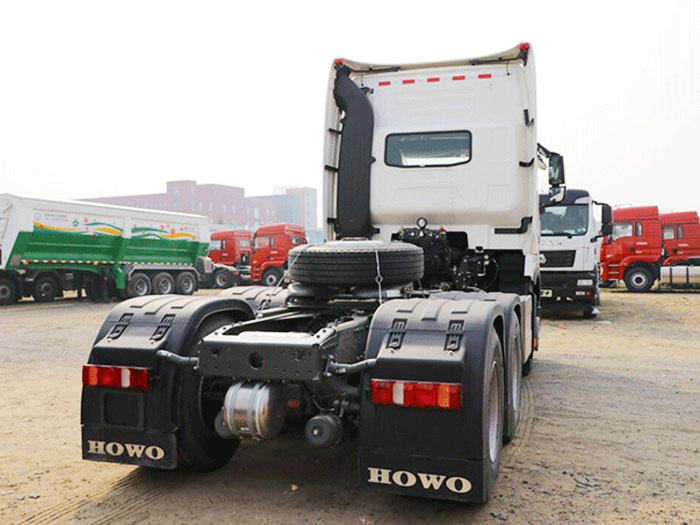 HOWO T7H Camion tracteur GNL