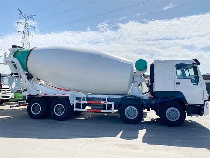 Howo 8X4 Camion Malaxeur à Béton