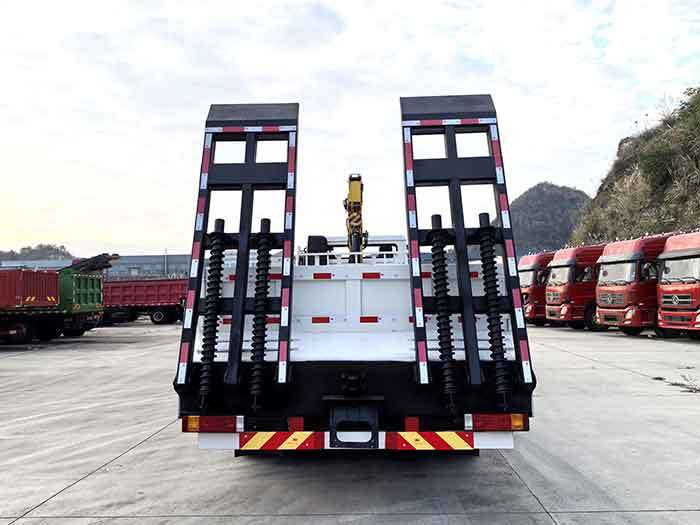 Shacman F3000 truck mounted crane