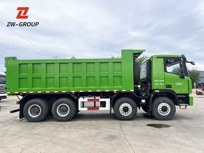 Auman EST 8x4 Camion à benne basculante