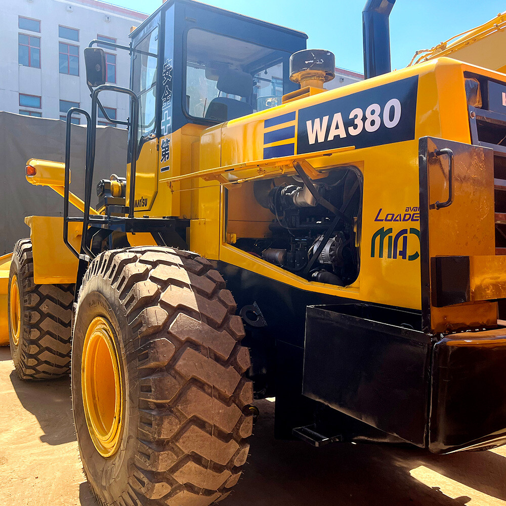 Chargeuse sur pneus Komatsu WA380 d'occasion