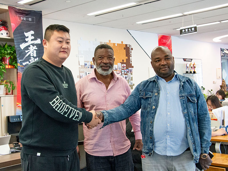 Nouveau châssis de camion de fret 8x4 exporté vers le Congo.