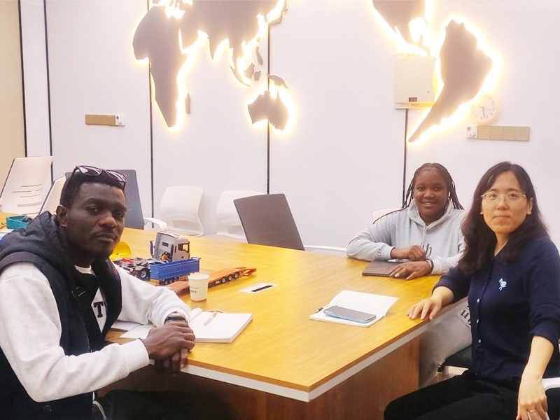 Used HOWO Tractor Truck for sale in Zimbabwe