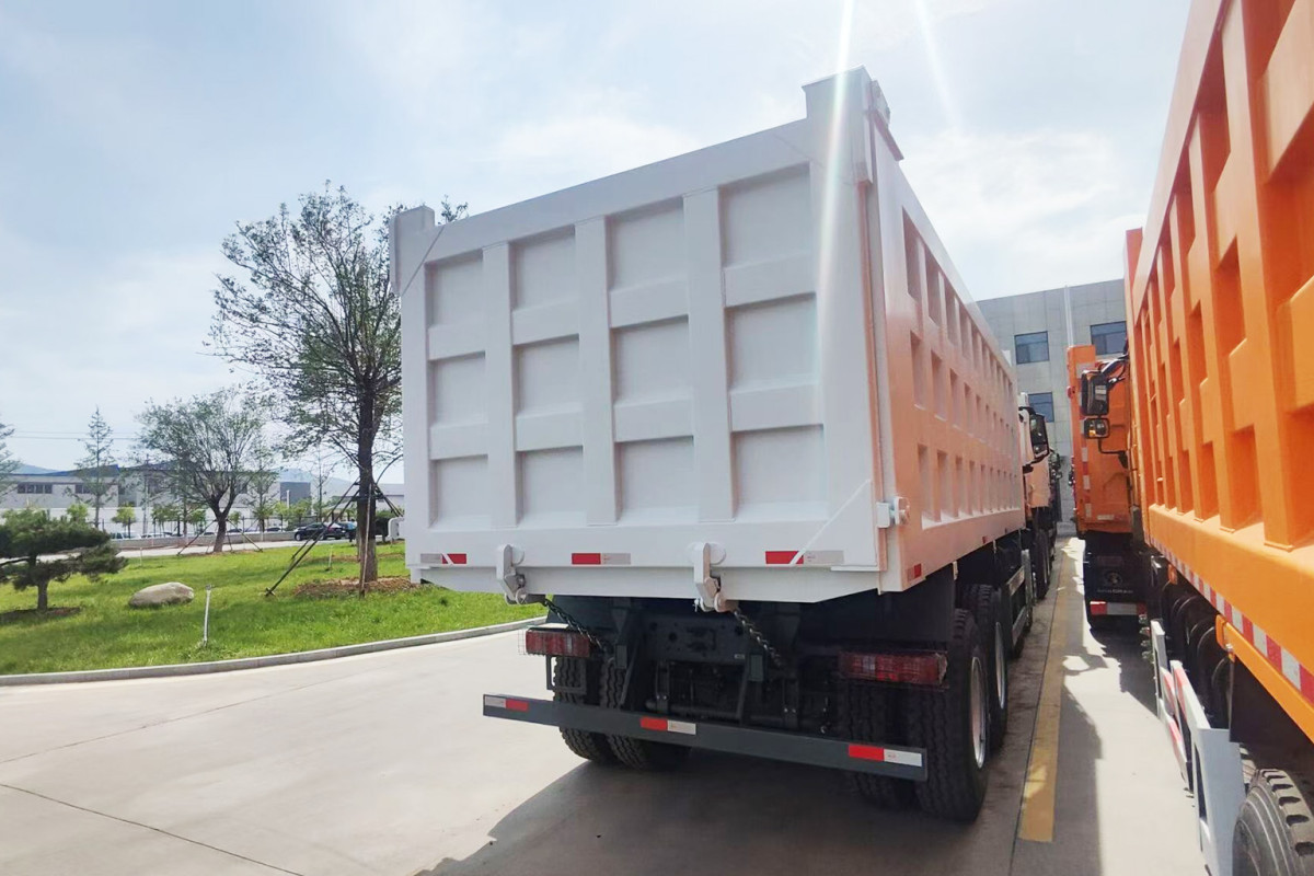 Howo NX 8x4 DumpTruck 400hp