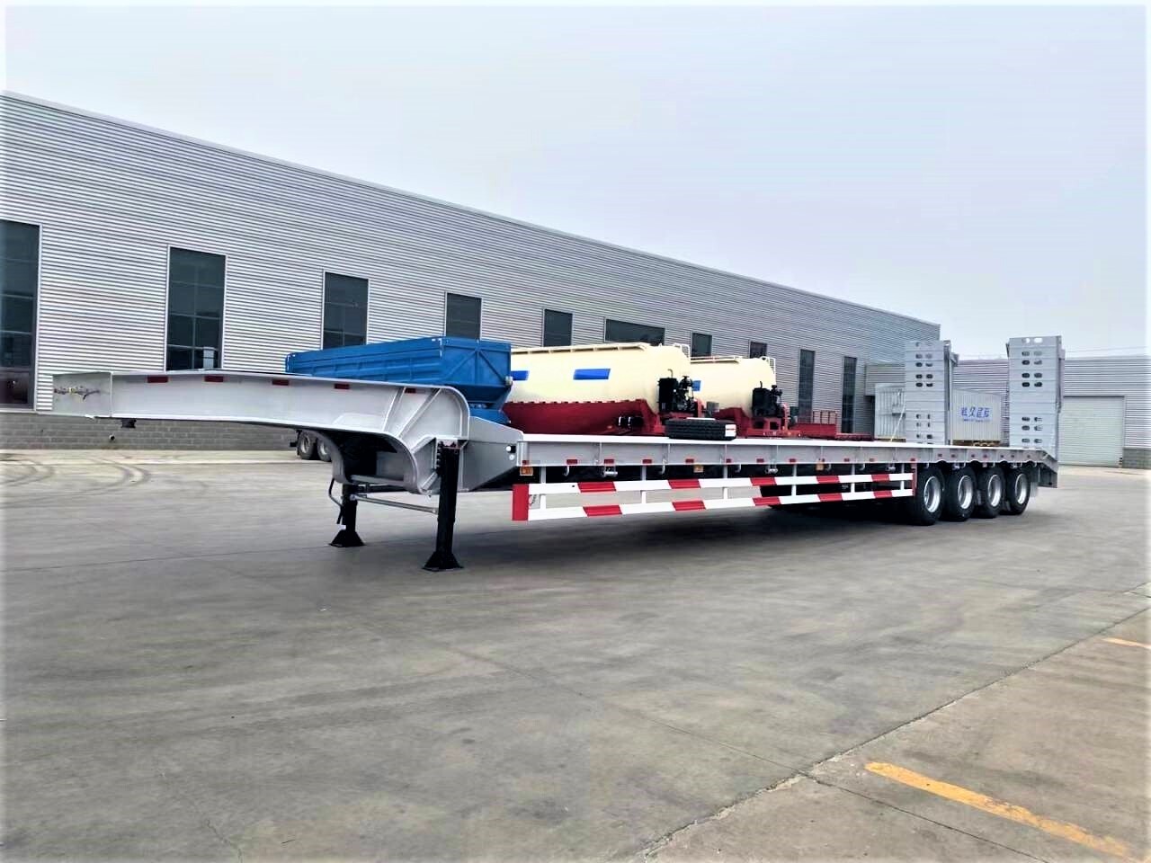 Semi Remolque Plataforma Baja de 4 Ejes y 100 Toneladas