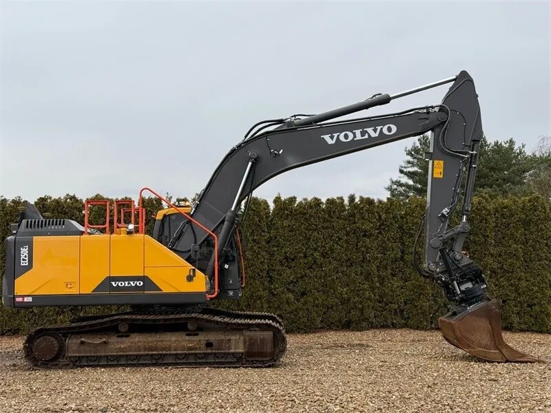 Excavadora Volvo EC250 usada