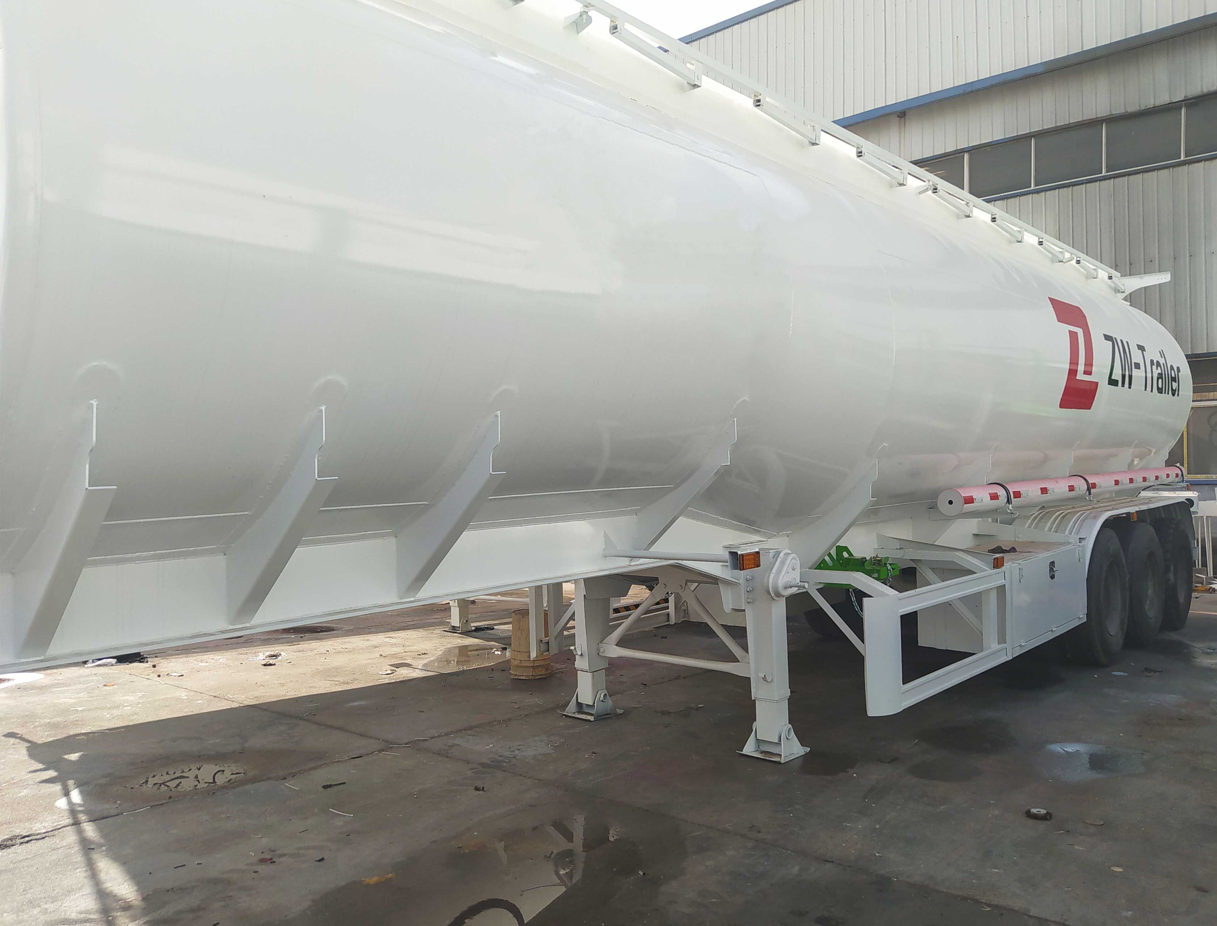 Semirremolque tanque de acero al carbono de 3 ejes y 42000L