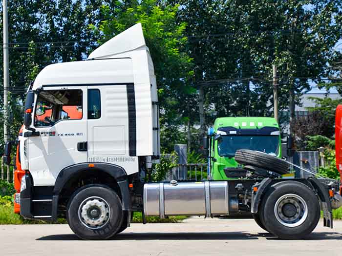 Sinotruk HOWO TX 4x2 Camión tractor