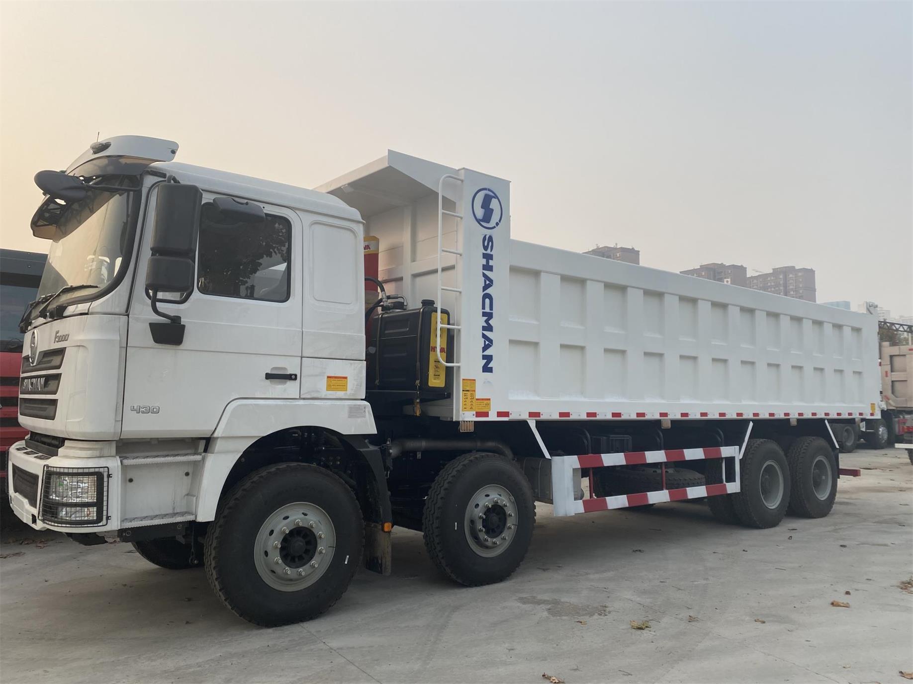 Nuevo camión volquete Shacman F3000