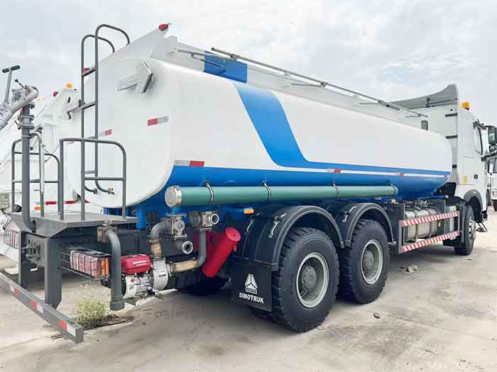 Sinotruk Howo T7H 6x4 Camión Cisterna de Agua