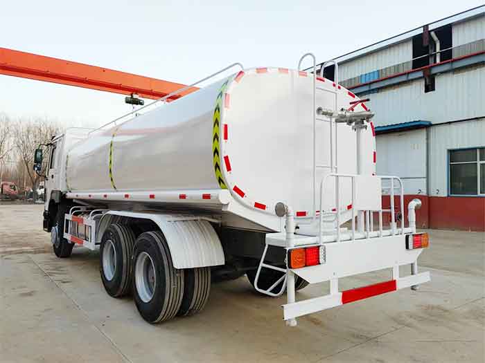 Camión cisterna Howo 6x4 de 371HP