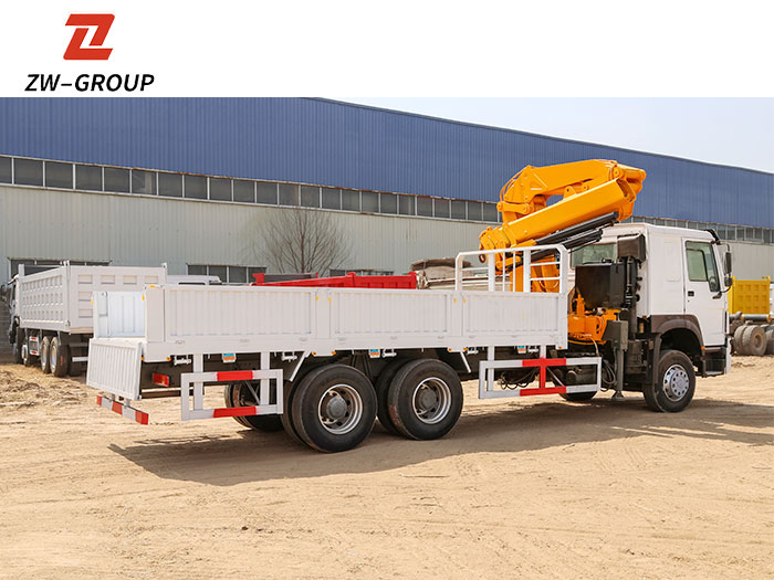 Camión Howo 375 con Grúa Plegable Montada