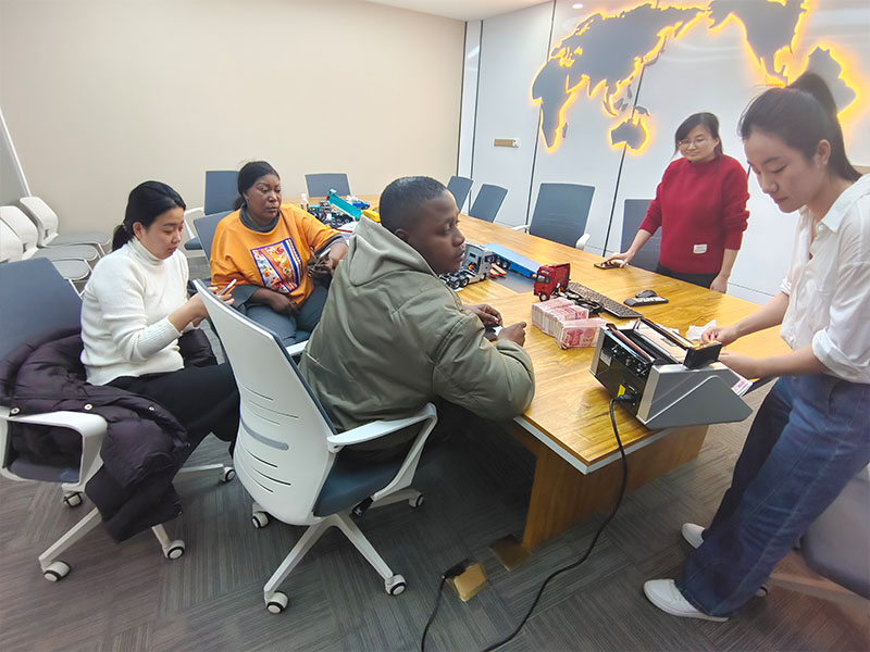 La cabeza tractora HOWO TX se enviará a la República del Congo