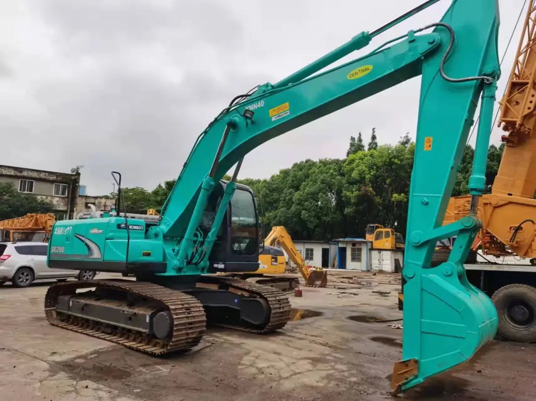 Escavadora Kobelco SK200 usada